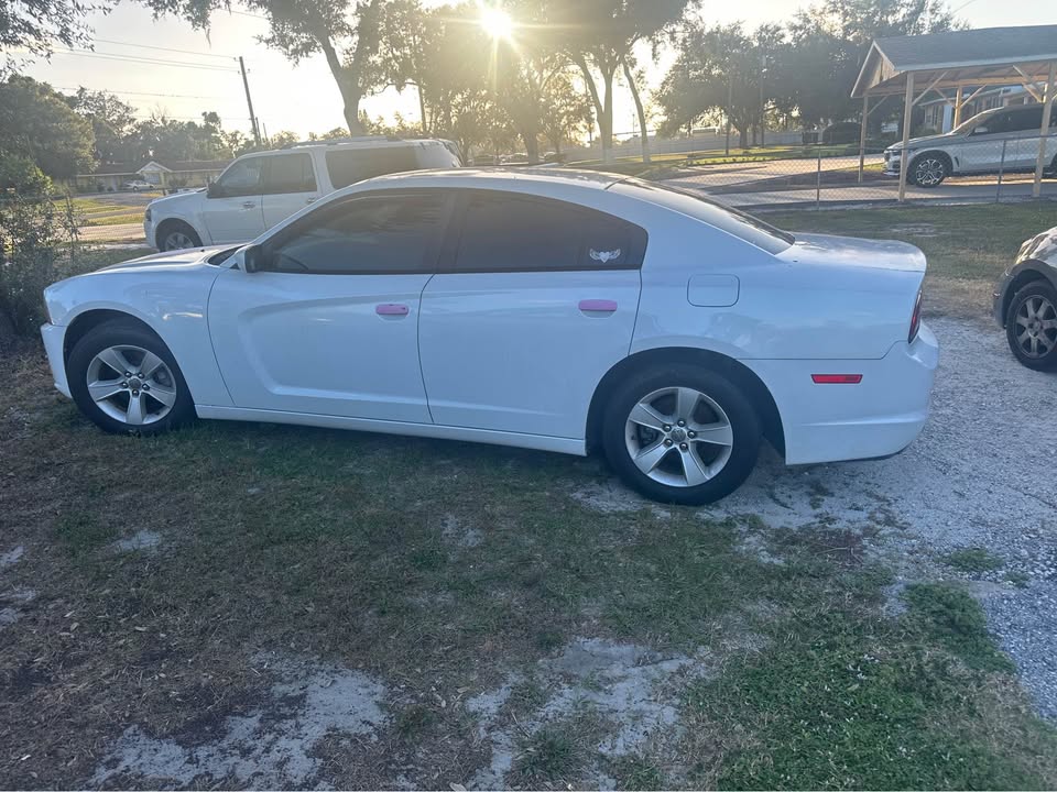 
								2014 Dodge Charger – Sedan 4D full									
